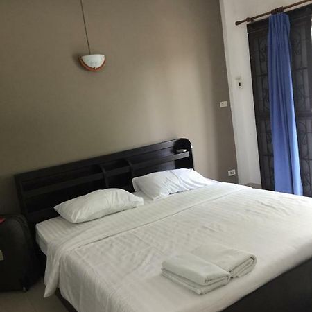 Escobar Guesthouse Джомтиен Бийч Екстериор снимка