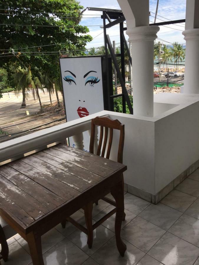 Escobar Guesthouse Джомтиен Бийч Екстериор снимка