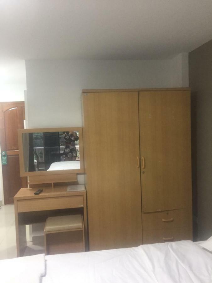 Escobar Guesthouse Джомтиен Бийч Екстериор снимка