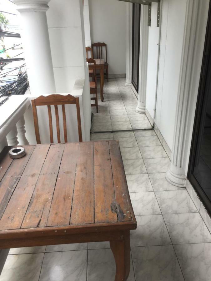 Escobar Guesthouse Джомтиен Бийч Екстериор снимка