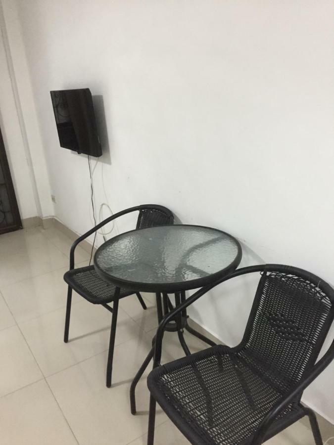 Escobar Guesthouse Джомтиен Бийч Екстериор снимка