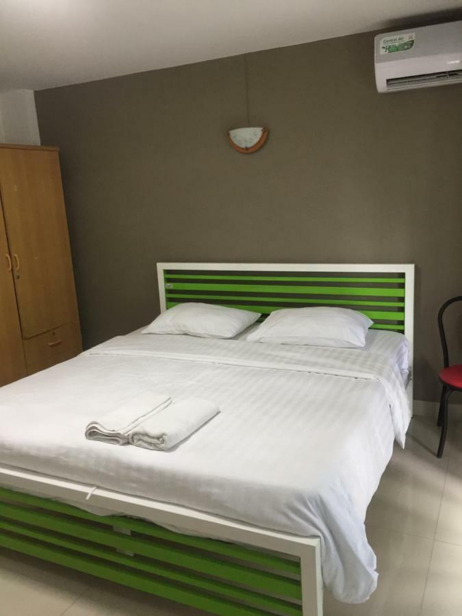Escobar Guesthouse Джомтиен Бийч Екстериор снимка