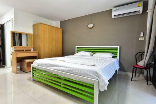 Escobar Guesthouse Джомтиен Бийч Екстериор снимка