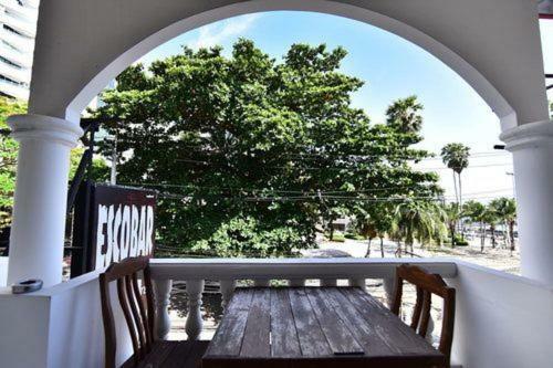Escobar Guesthouse Джомтиен Бийч Екстериор снимка