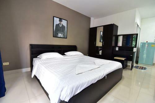 Escobar Guesthouse Джомтиен Бийч Екстериор снимка